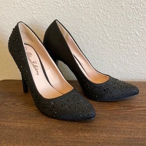 💜Brand new embellished black heels
